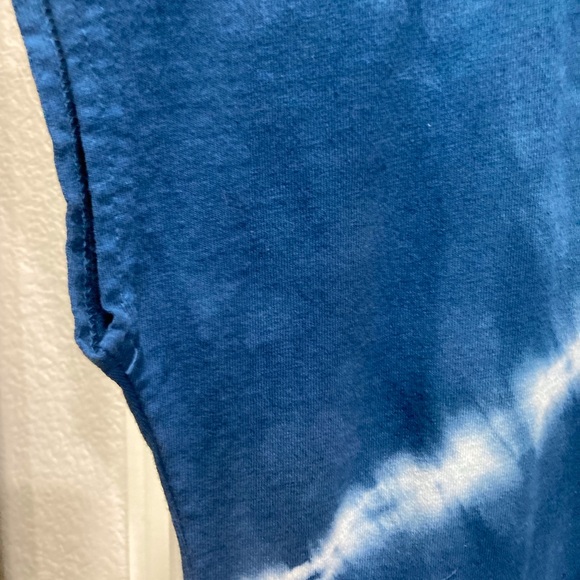 Blue and white xl shift - Picture 3 of 7